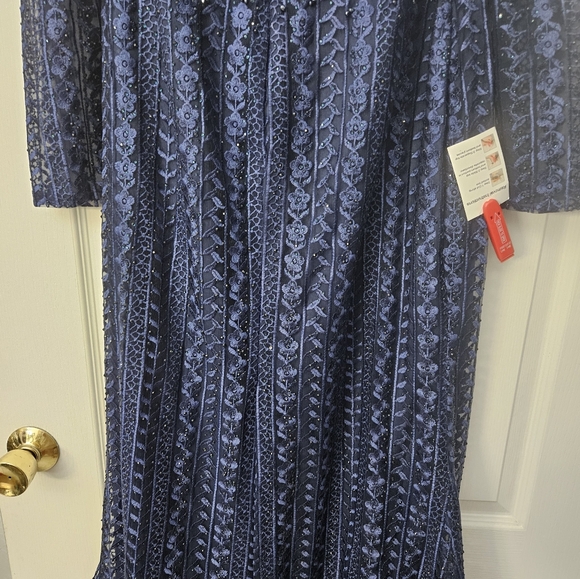 Mac Duggal 20271 - Midnight Embroidered Long Sleeve Evening Dress SZ 12 NWT - Picture 10 of 13